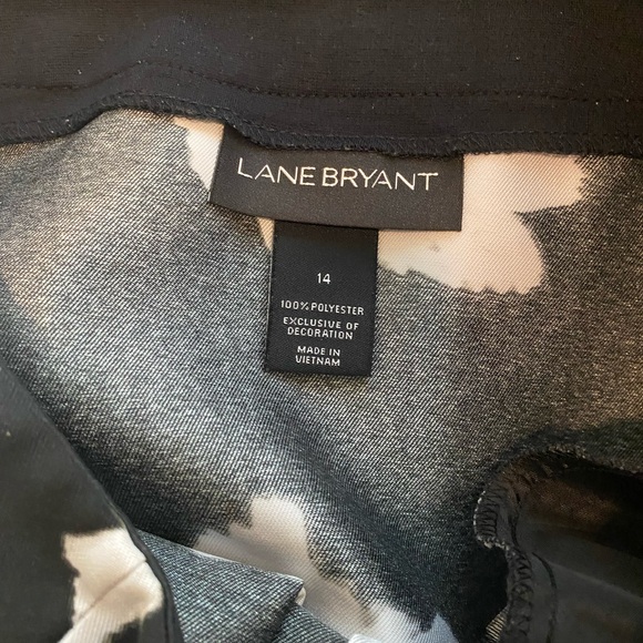 Lane Bryant A-Line Skirt with Black and White Floral Design sz 14 - Picture 6 of 8